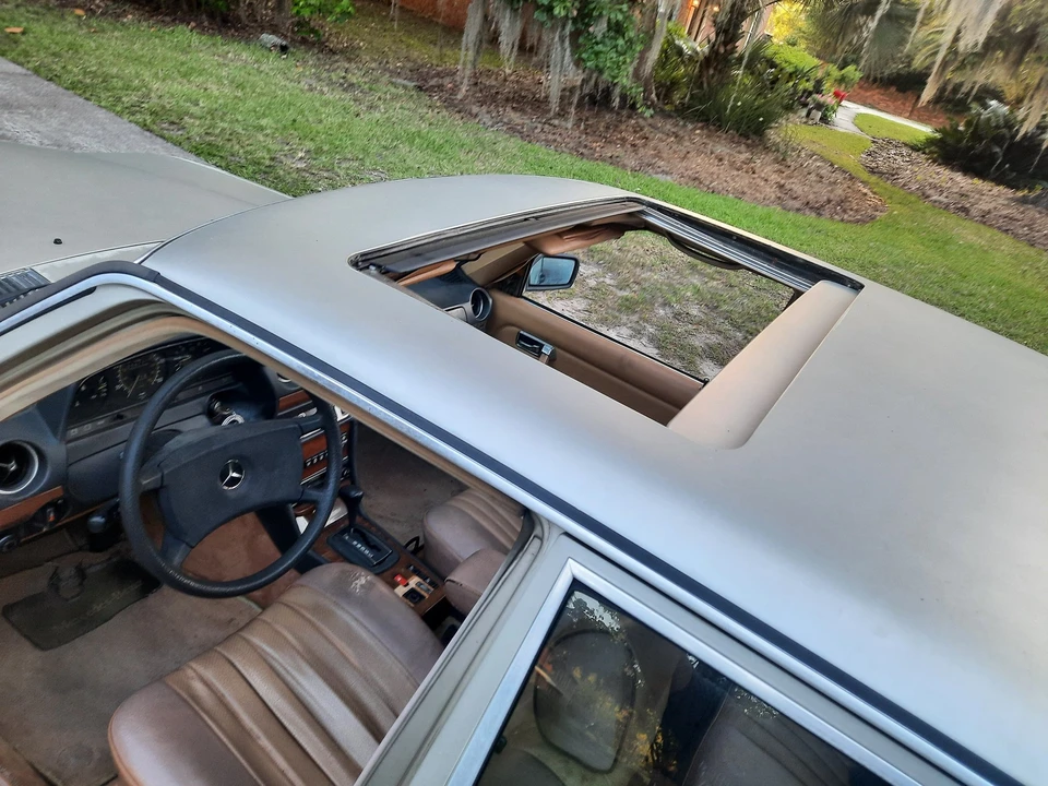 1985 Mercedes-Benz W123 Wagon (S123) - Image 13 of 15