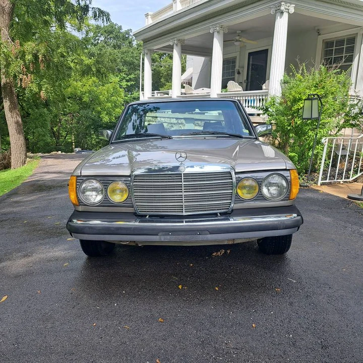 1985 Mercedes-Benz W124 E-Class - Image 2 of 19