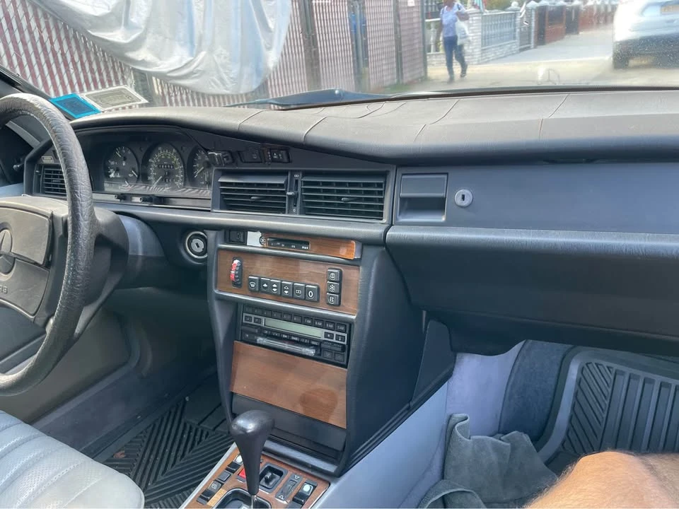 1985 Mercedes-Benz 190E - Image 7 of 10
