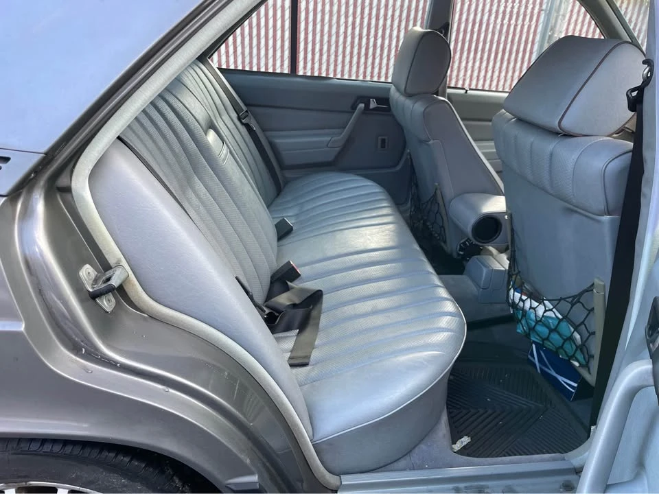 1985 Mercedes-Benz 190E - Image 9 of 10