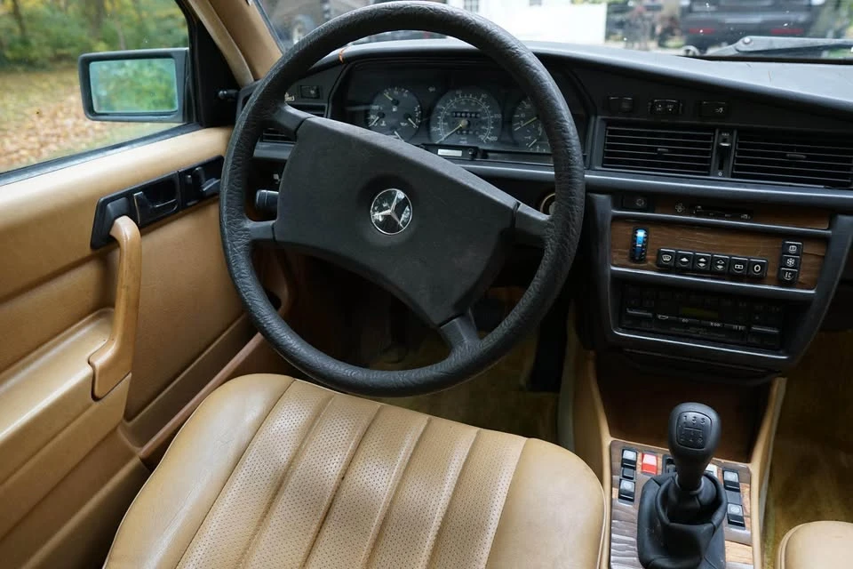 1985 Mercedes-Benz 190E - Image 8 of 15