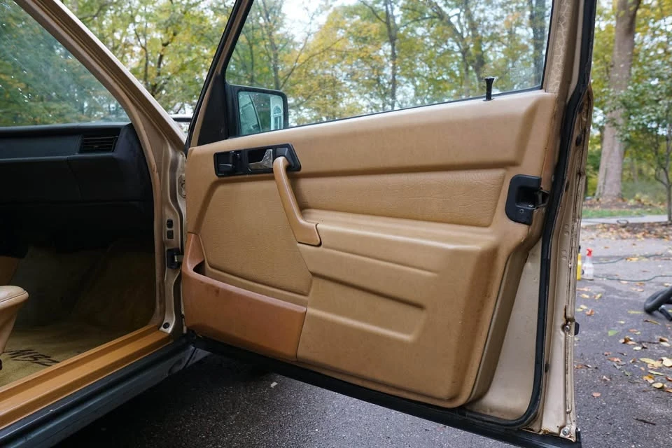 1985 Mercedes-Benz 190E - Image 10 of 15