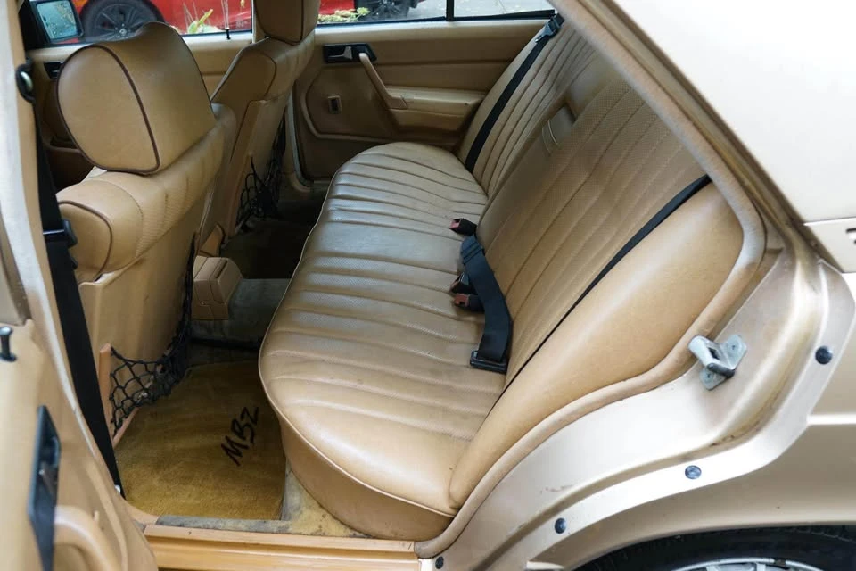 1985 Mercedes-Benz 190E - Image 13 of 15