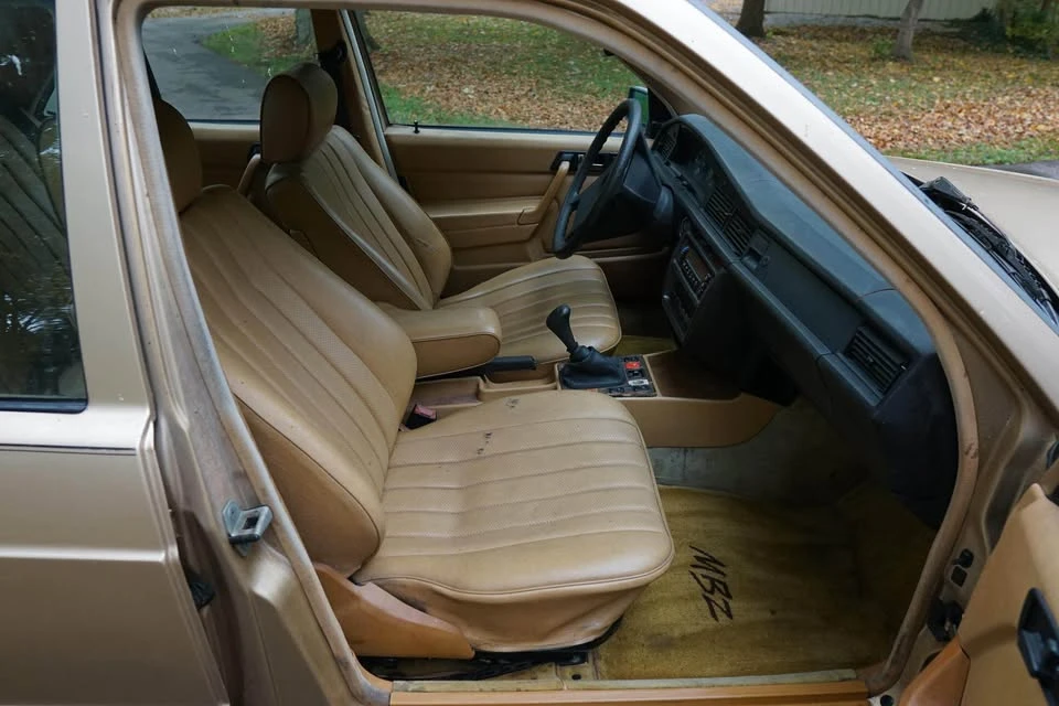 1985 Mercedes-Benz 190E - Image 9 of 15