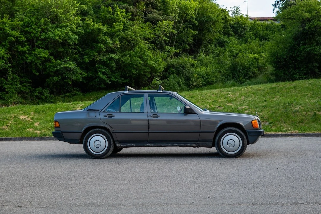 1985 Mercedes-Benz 190E - Image 3 of 30
