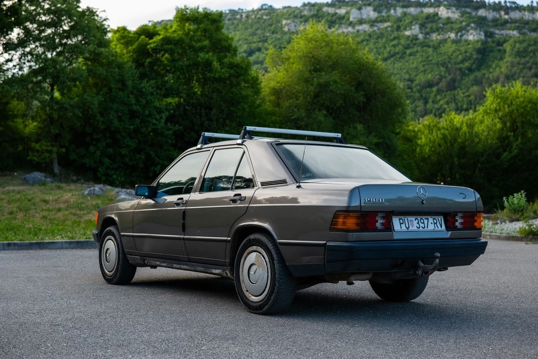 1985 Mercedes-Benz 190E - Image 8 of 30