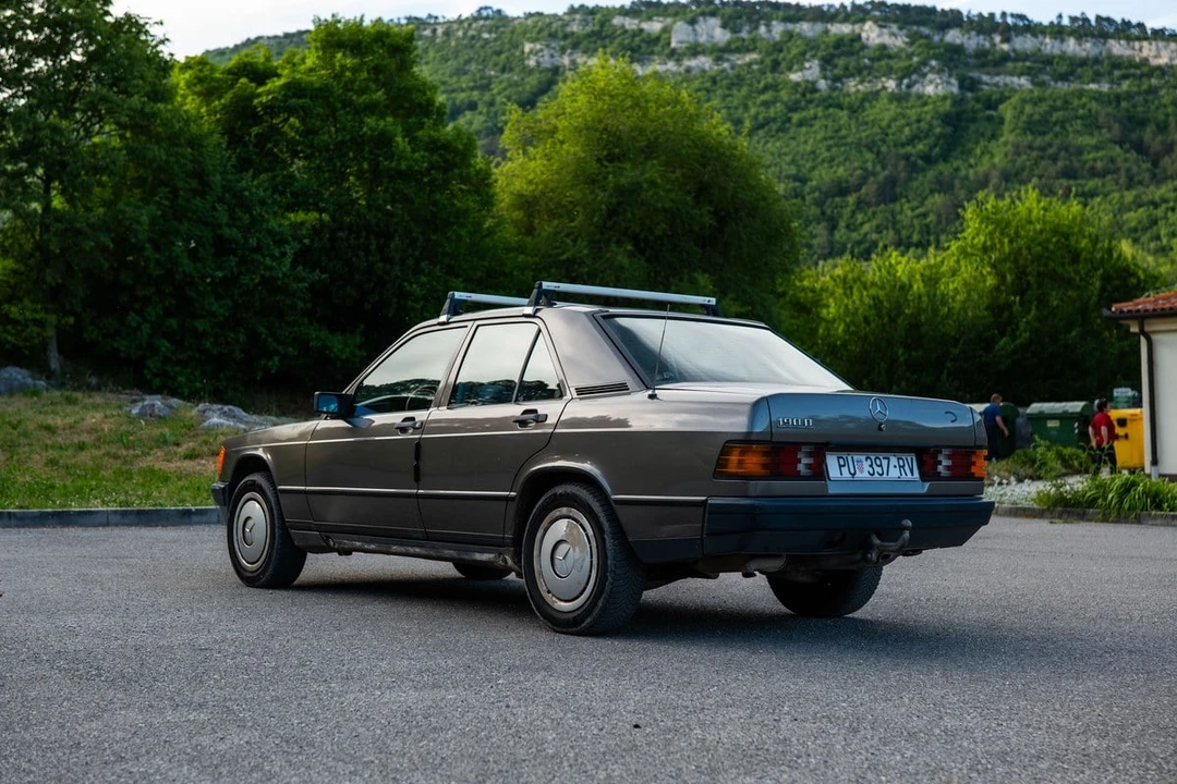 1985 Mercedes-Benz 190E - Image 10 of 30