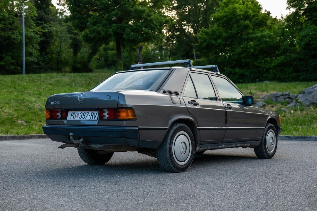 1985 Mercedes-Benz 190E - Image 11 of 30