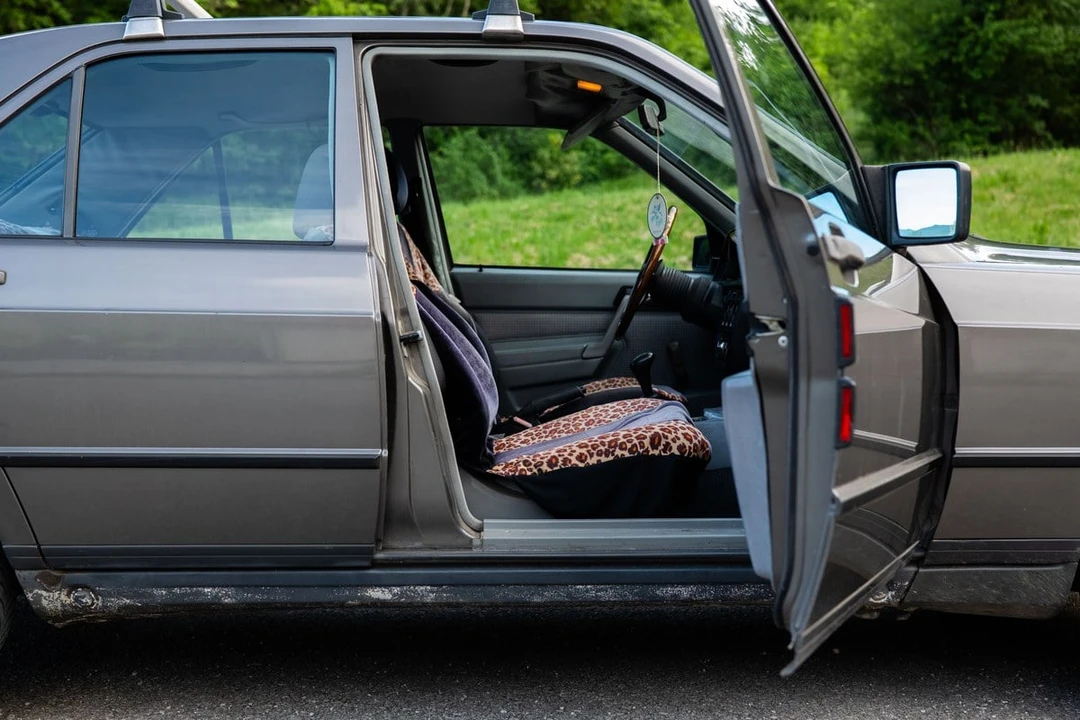 1985 Mercedes-Benz 190E - Image 28 of 30