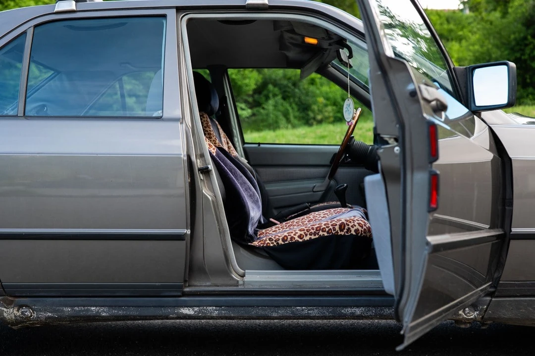 1985 Mercedes-Benz 190E - Image 26 of 30