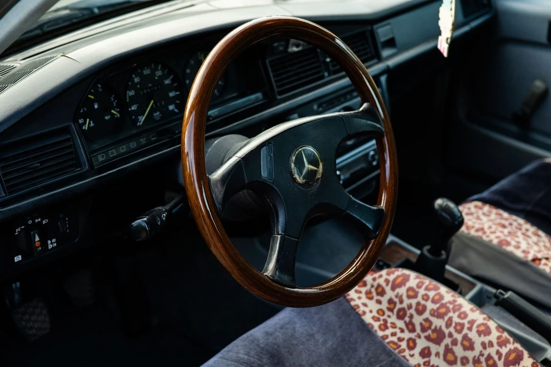 1985 Mercedes-Benz 190E - Image 16 of 30