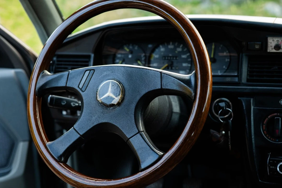 1985 Mercedes-Benz 190E - Image 18 of 30
