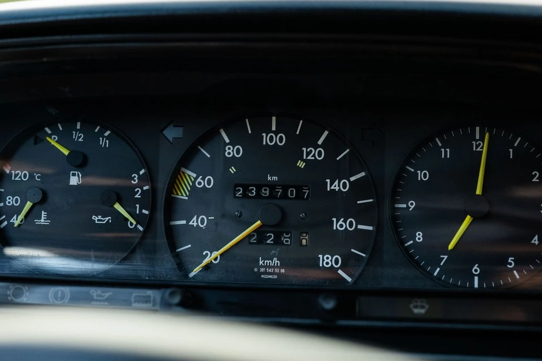 1985 Mercedes-Benz 190E - Image 21 of 30