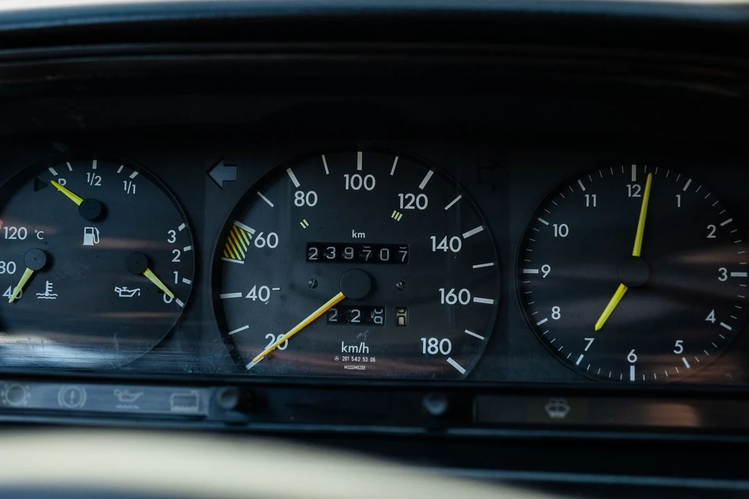 1985 Mercedes-Benz 190E - Image 22 of 30