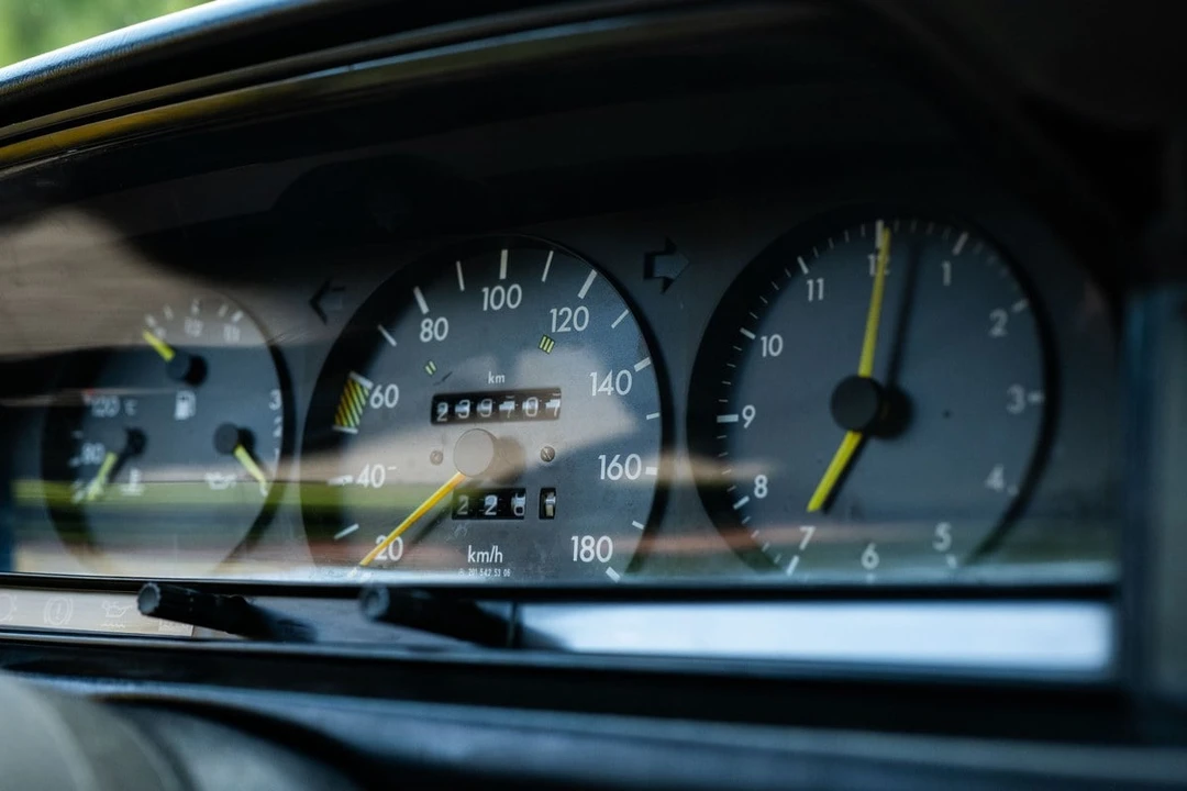1985 Mercedes-Benz 190E - Image 23 of 30