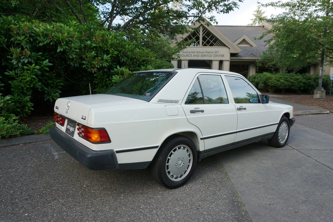1985 Mercedes-Benz 190E - Image 9 of 31