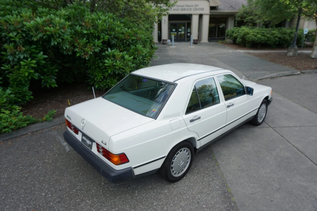1985 Mercedes-Benz 190E - Image 10 of 31
