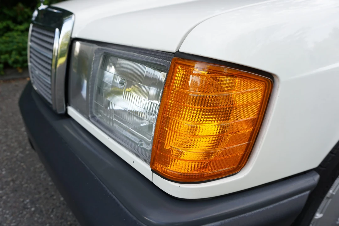 1985 Mercedes-Benz 190E - Image 25 of 31