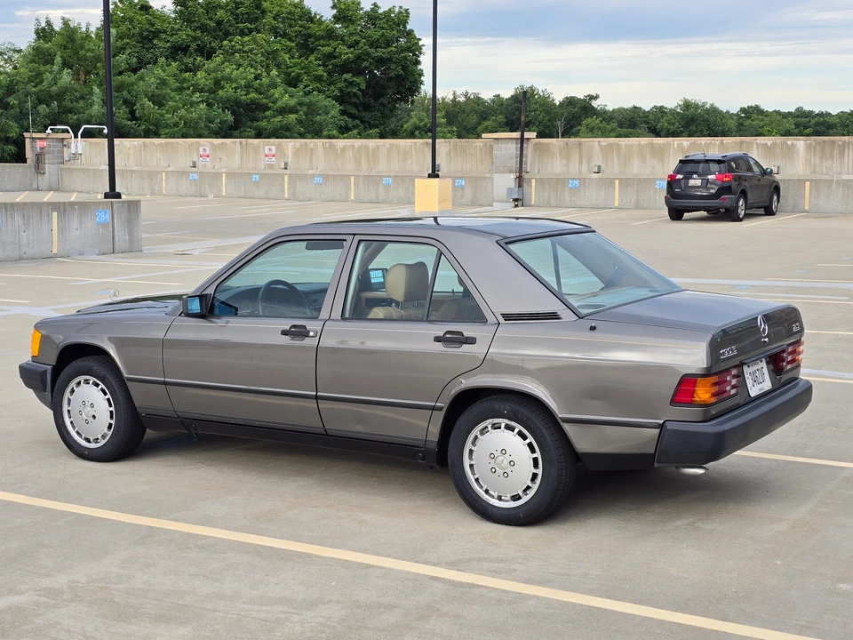 1985 Mercedes-Benz 190E - Image 13 of 31