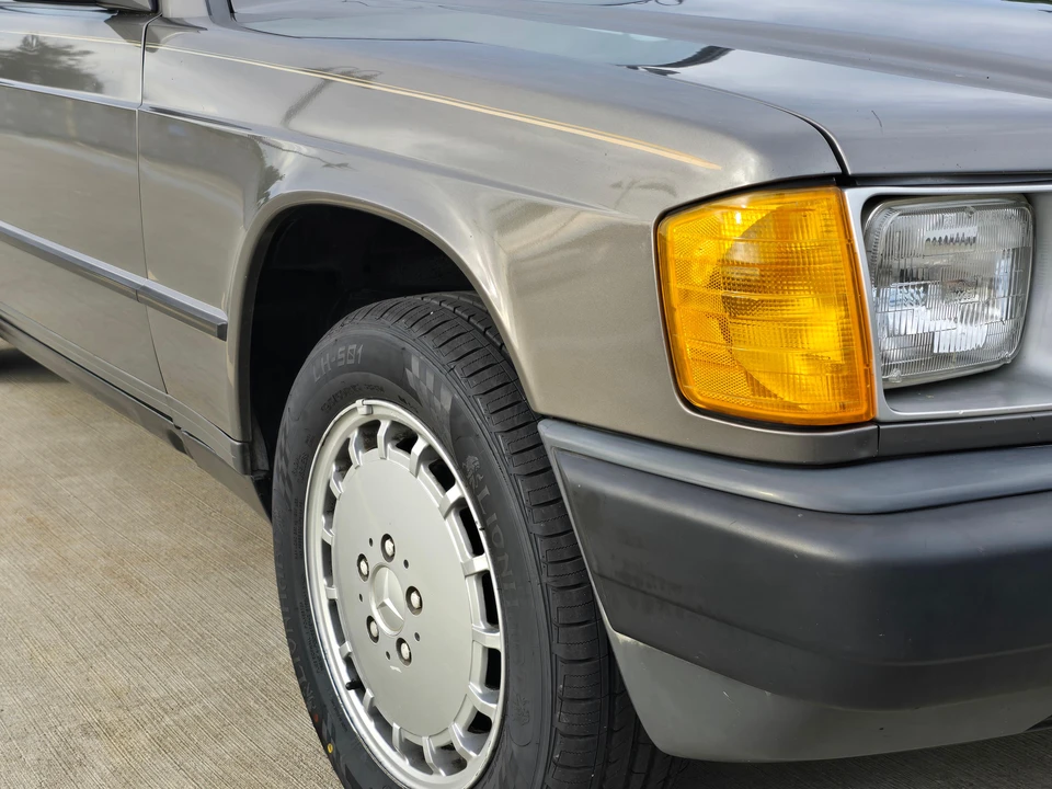 1985 Mercedes-Benz 190E - Image 17 of 31