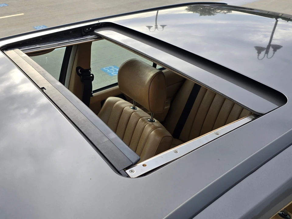 1985 Mercedes-Benz 190E - Image 25 of 31