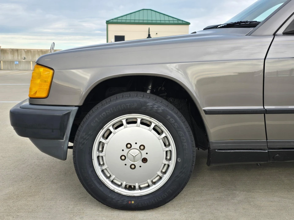 1985 Mercedes-Benz 190E - Image 21 of 31