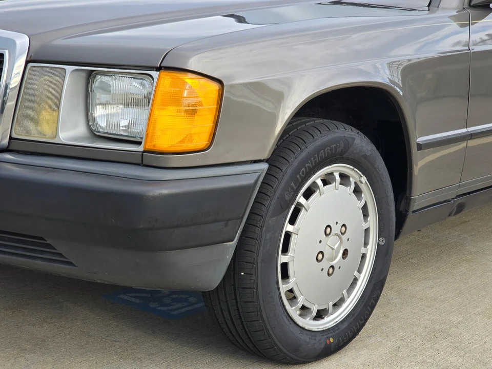 1985 Mercedes-Benz 190E - Image 19 of 31