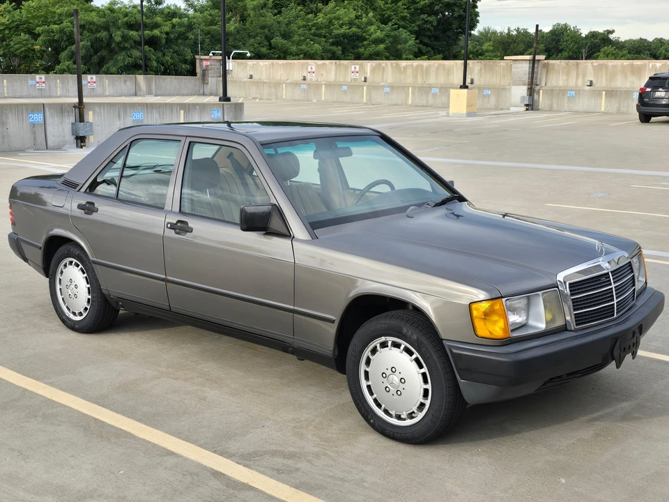 1985 Mercedes-Benz 190E - Image 16 of 31
