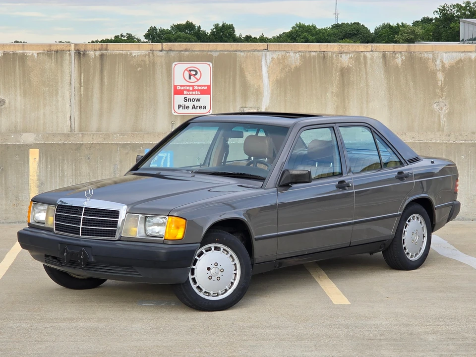 1985 Mercedes-Benz 190E - Image 9 of 31
