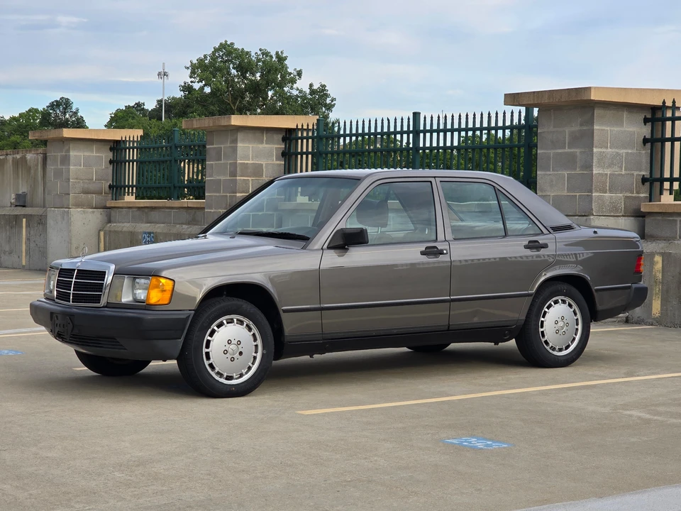 1985 Mercedes-Benz 190E - Image 11 of 31