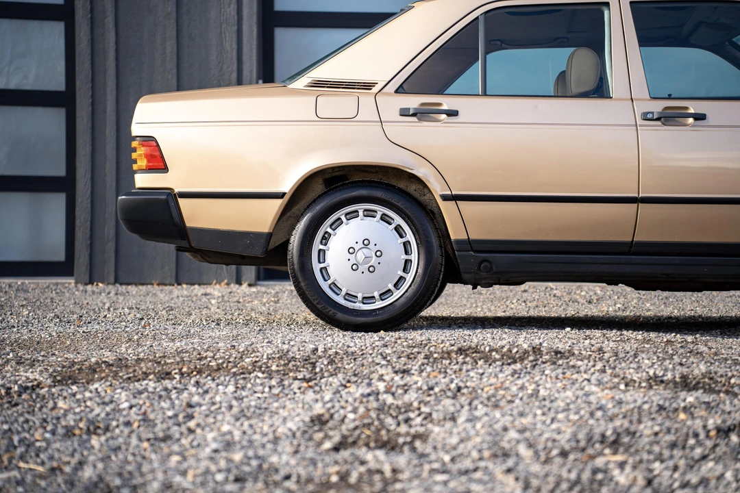 1985 Mercedes-Benz 190E - Image 21 of 31