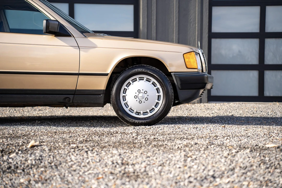 1985 Mercedes-Benz 190E - Image 28 of 31