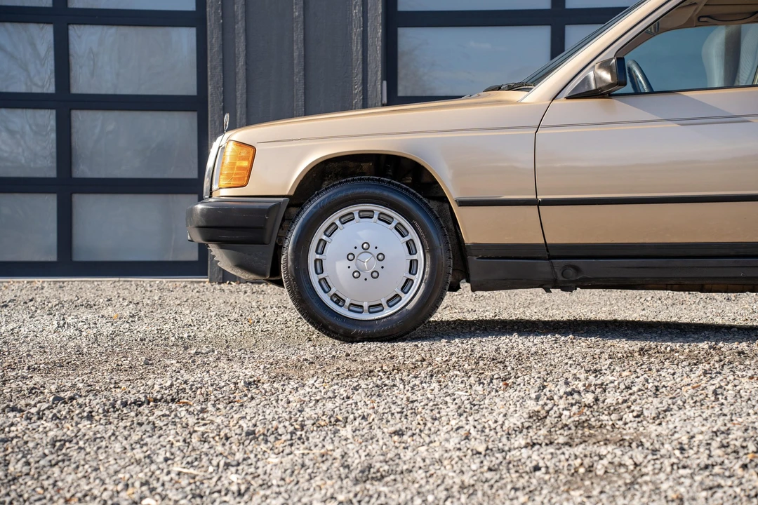 1985 Mercedes-Benz 190E - Image 13 of 31