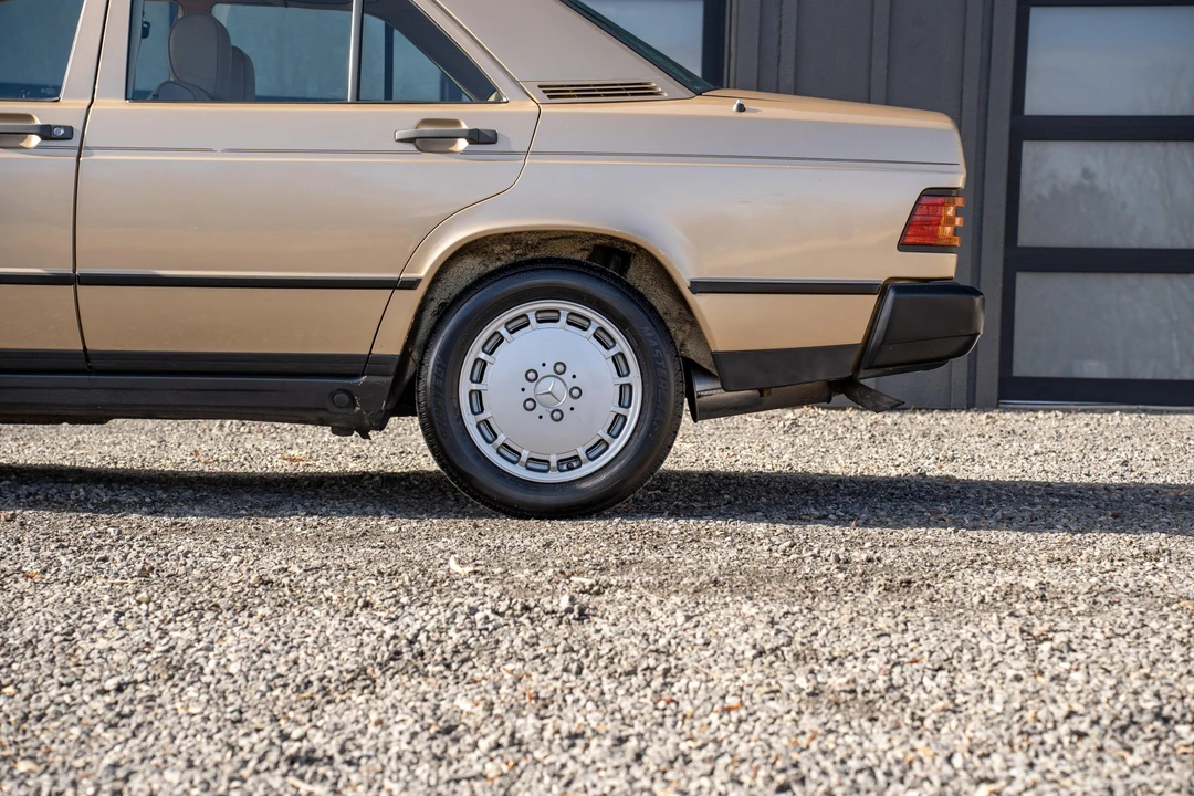 1985 Mercedes-Benz 190E - Image 18 of 31