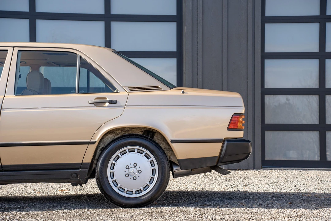 1985 Mercedes-Benz 190E - Image 17 of 31