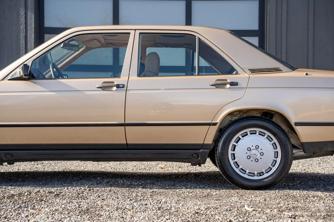 1985 Mercedes-Benz 190E - Image 16 of 31