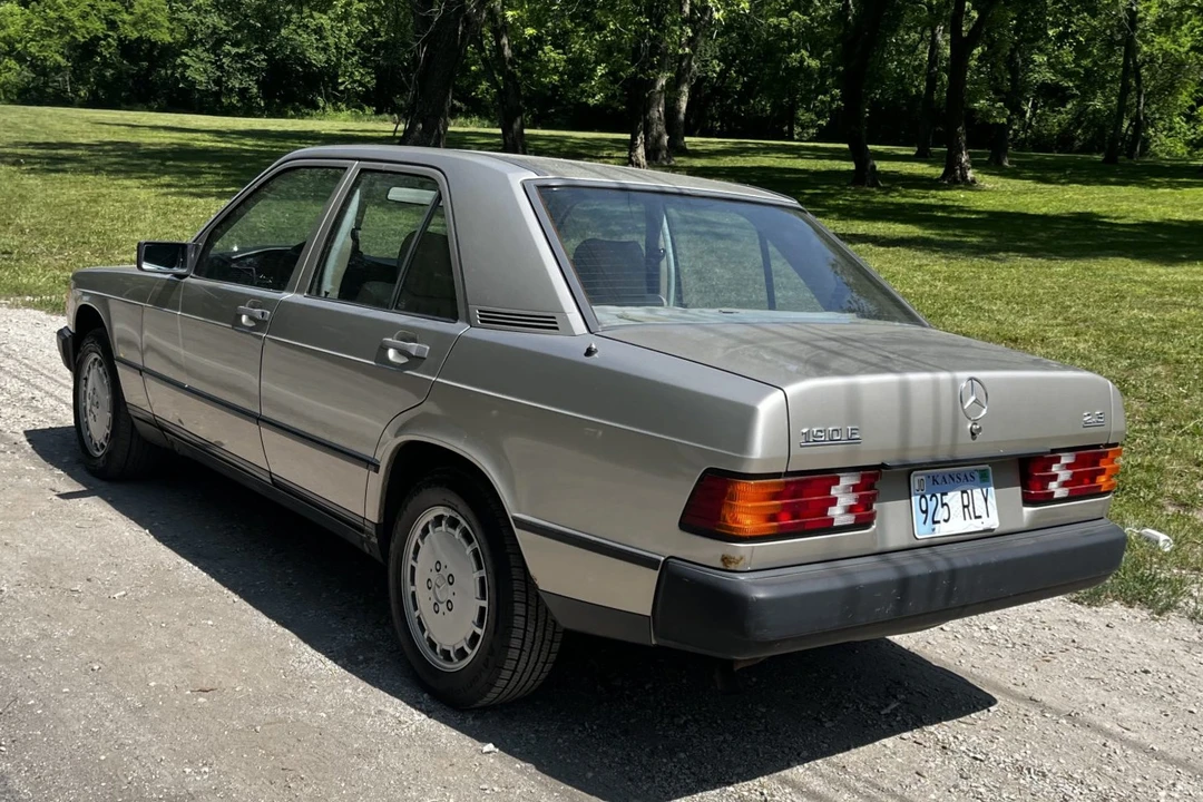 1985 Mercedes-Benz 190E - Image 11 of 31