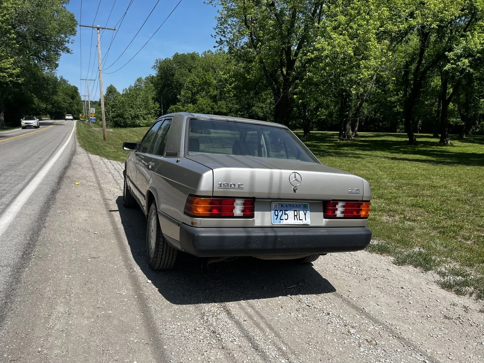 1985 Mercedes-Benz 190E - Image 14 of 31