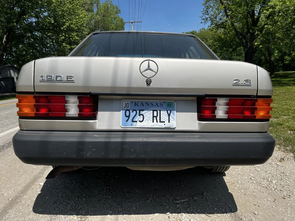 1985 Mercedes-Benz 190E - Image 17 of 31