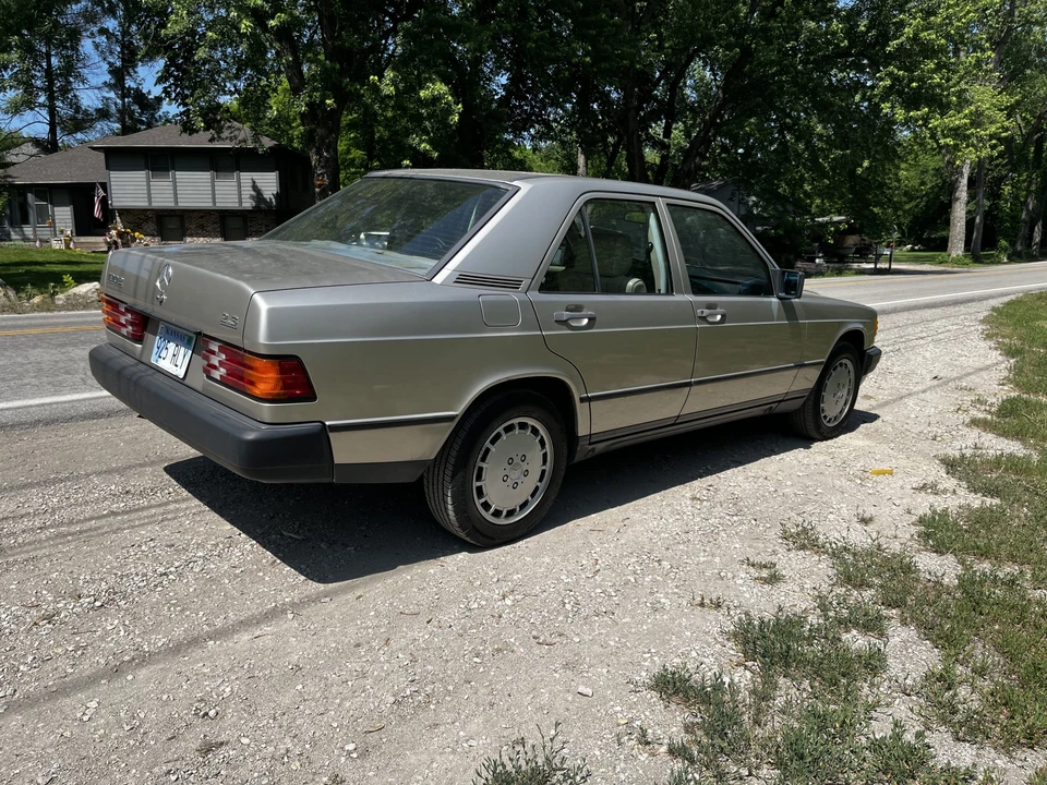 1985 Mercedes-Benz 190E - Image 22 of 31