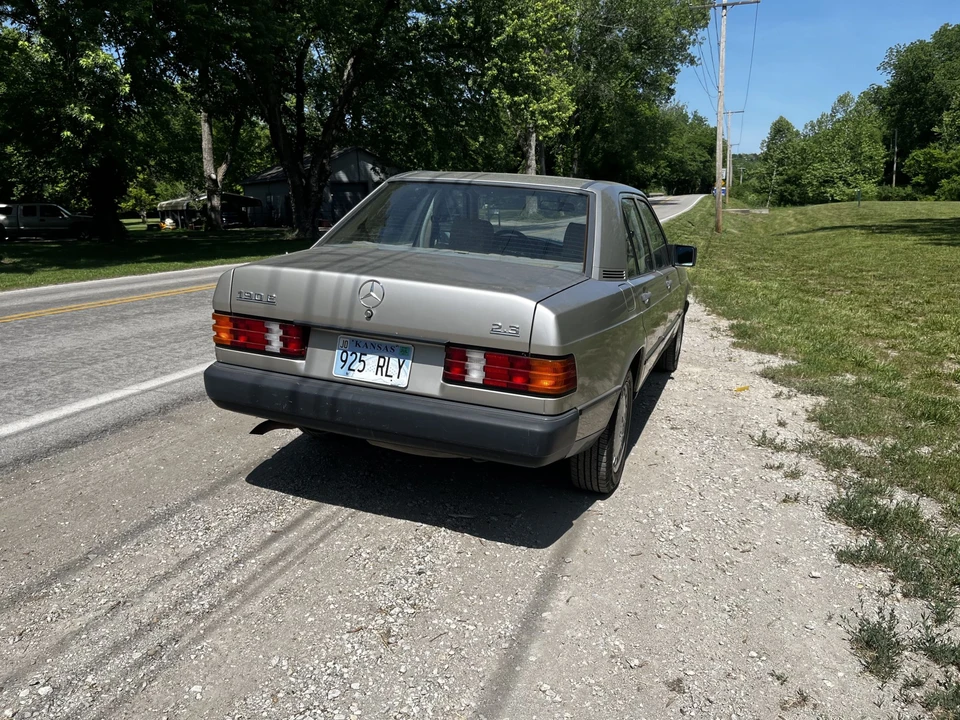 1985 Mercedes-Benz 190E - Image 18 of 31