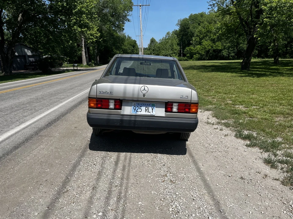 1985 Mercedes-Benz 190E - Image 16 of 31