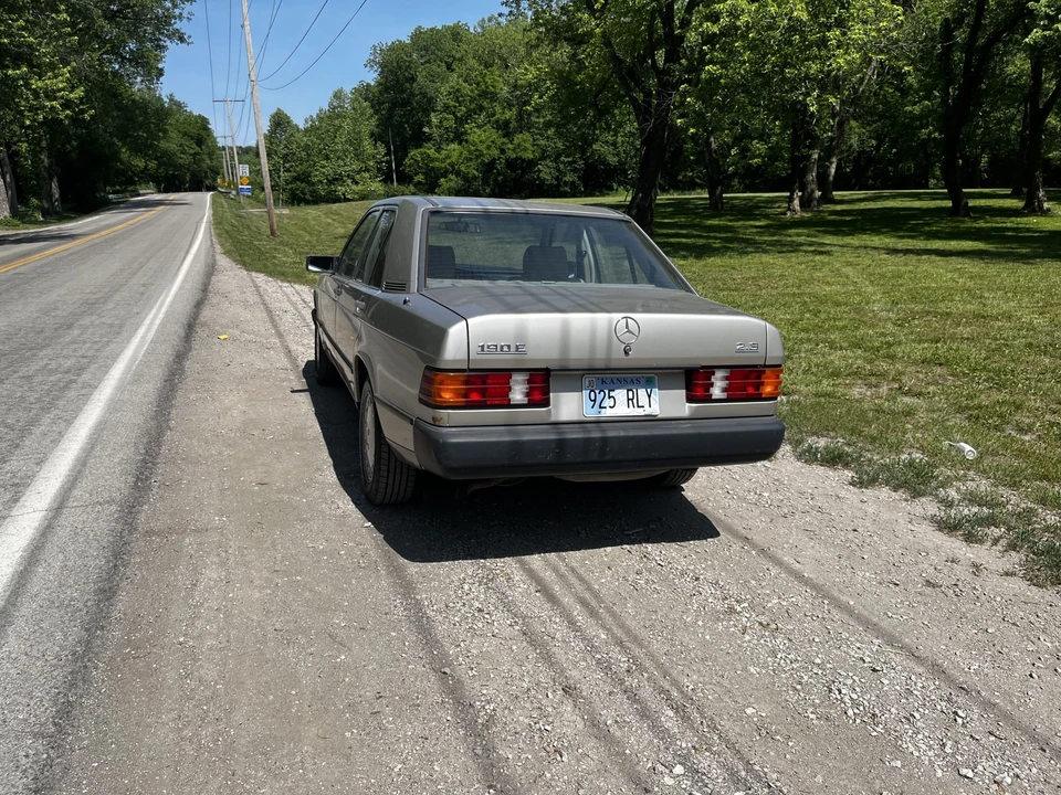 1985 Mercedes-Benz 190E - Image 13 of 31