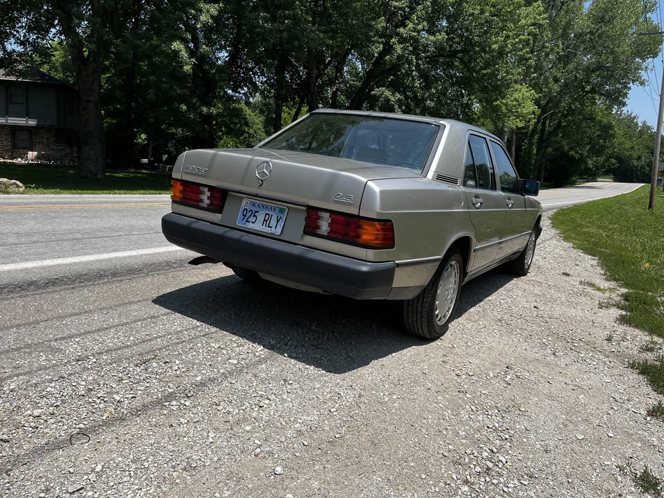 1985 Mercedes-Benz 190E - Image 19 of 31