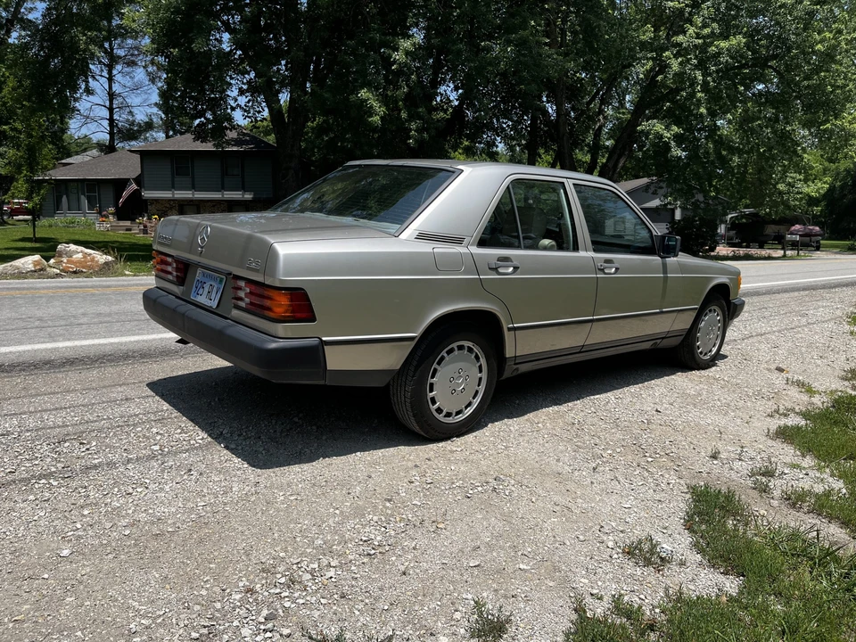 1985 Mercedes-Benz 190E - Image 21 of 31