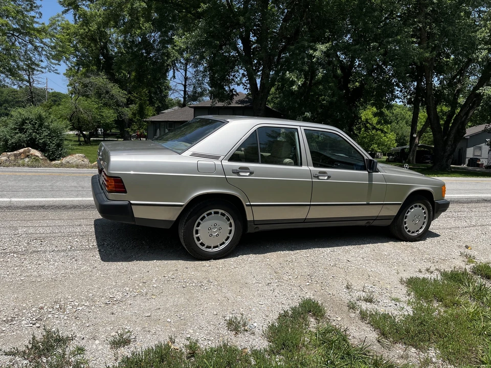 1985 Mercedes-Benz 190E - Image 23 of 31