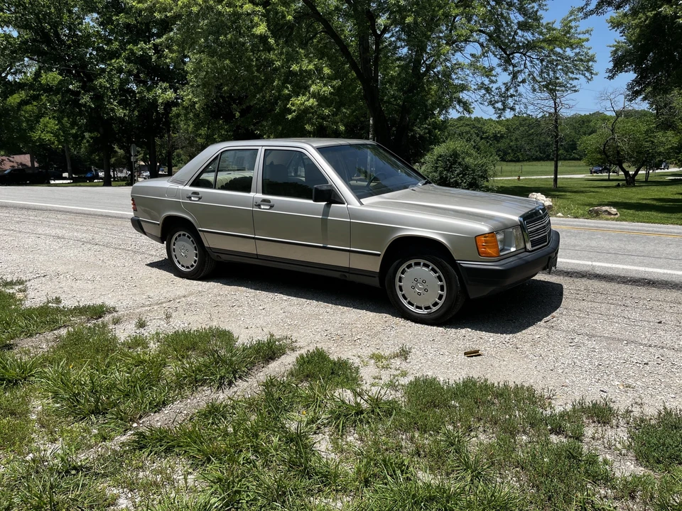 1985 Mercedes-Benz 190E - Image 25 of 31