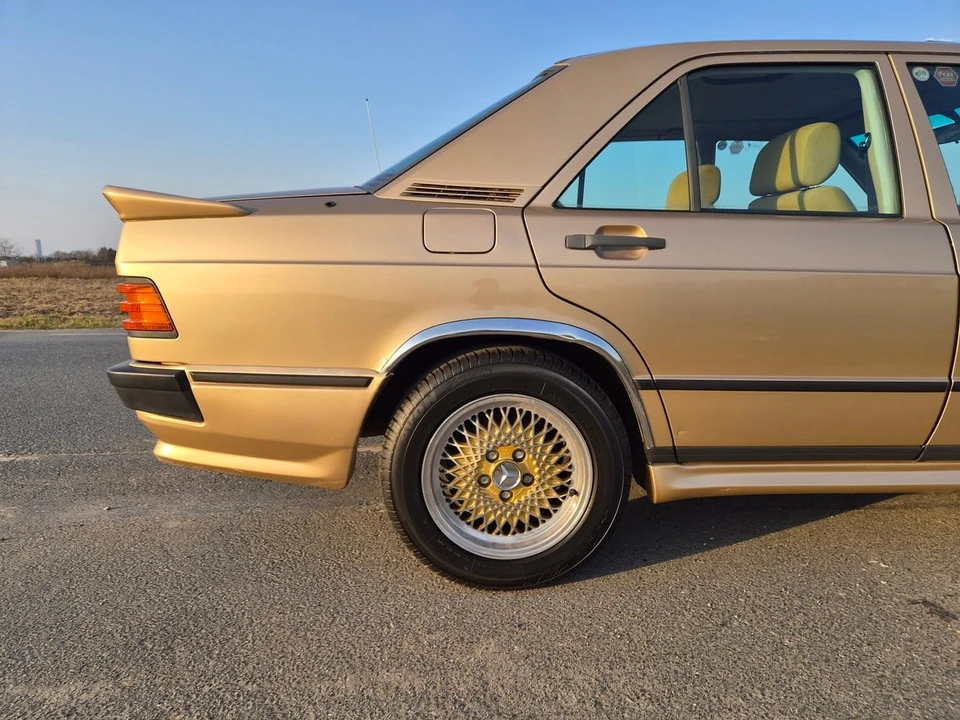 1985 Mercedes-Benz 190E - Image 12 of 30
