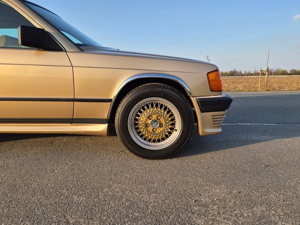 1985 Mercedes-Benz 190E - Image 13 of 30