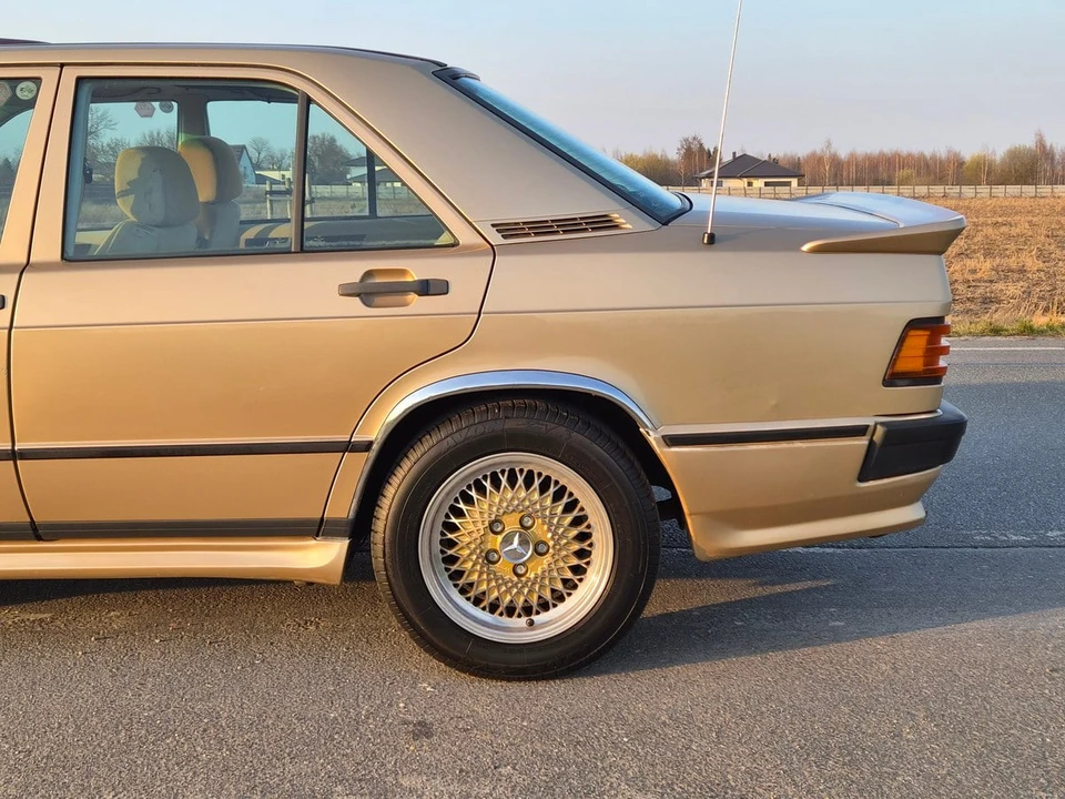 1985 Mercedes-Benz 190E - Image 11 of 30